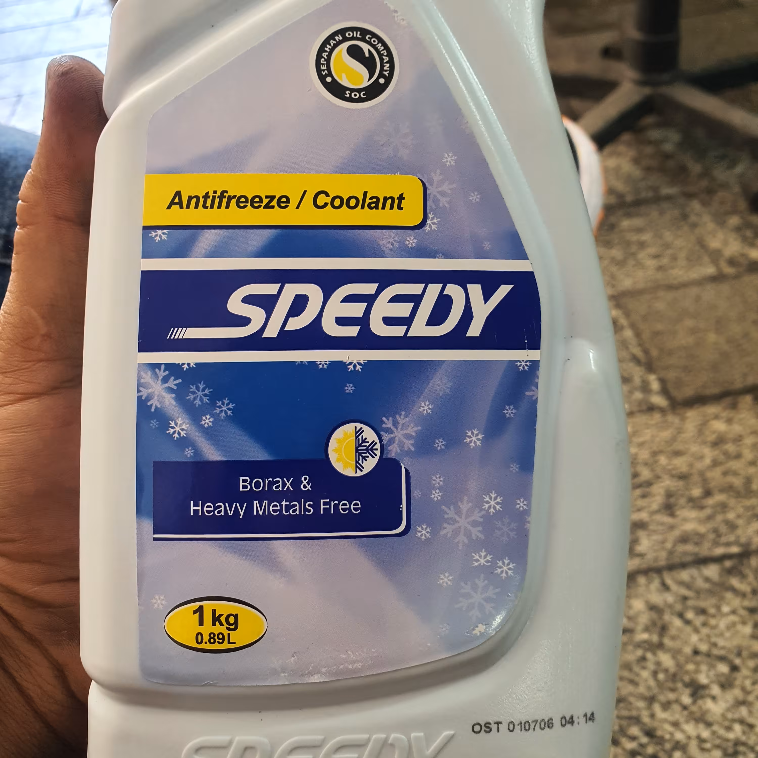 ضدیخ  اسپیدی مایع خنک کننده غلیظ موتور است که از جوش آوردن و یخ زدن خودرو جلوگیری میکند 