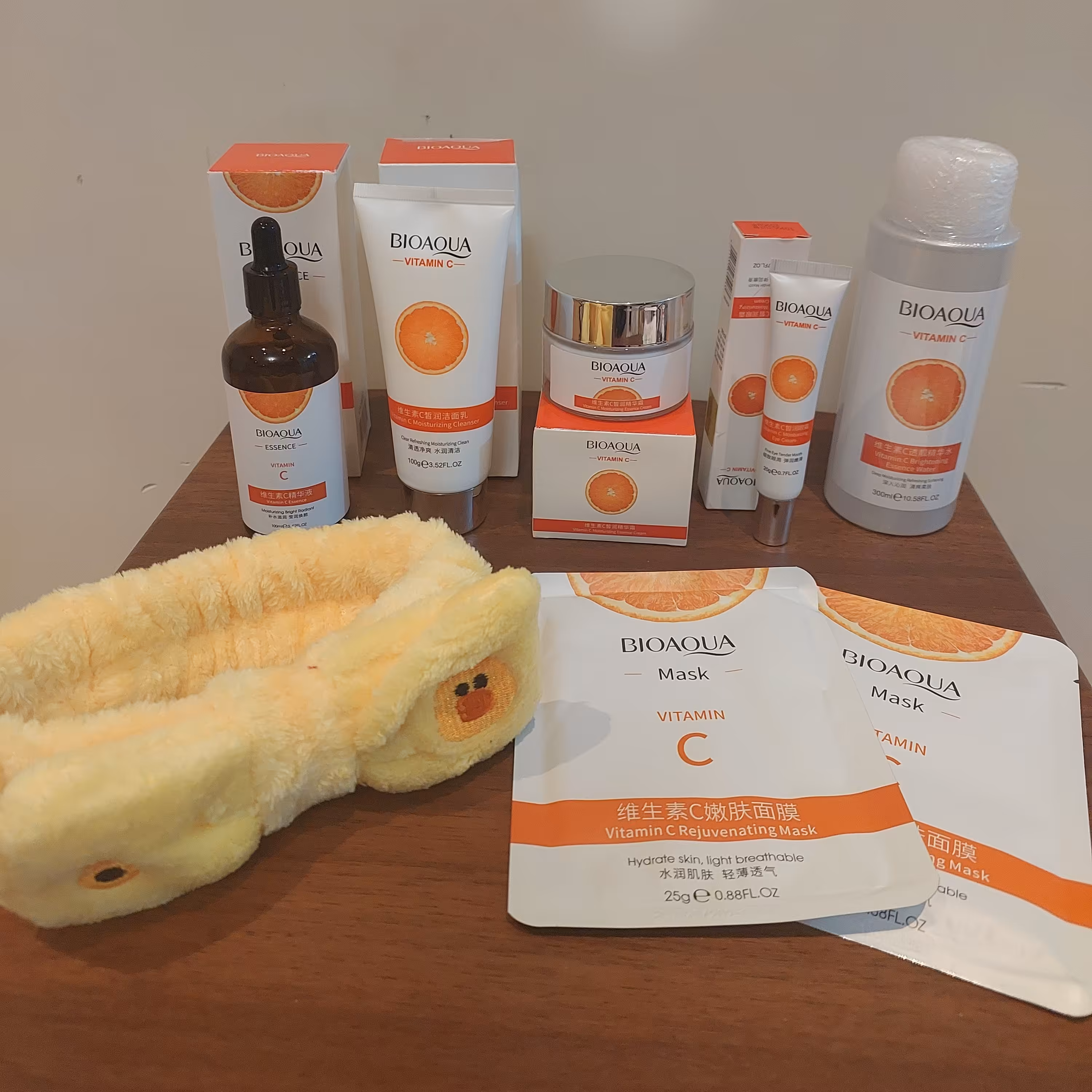 پک مراقبتی پوست ویتامین سی بیو آکوا به همراه هد اشانتیون 