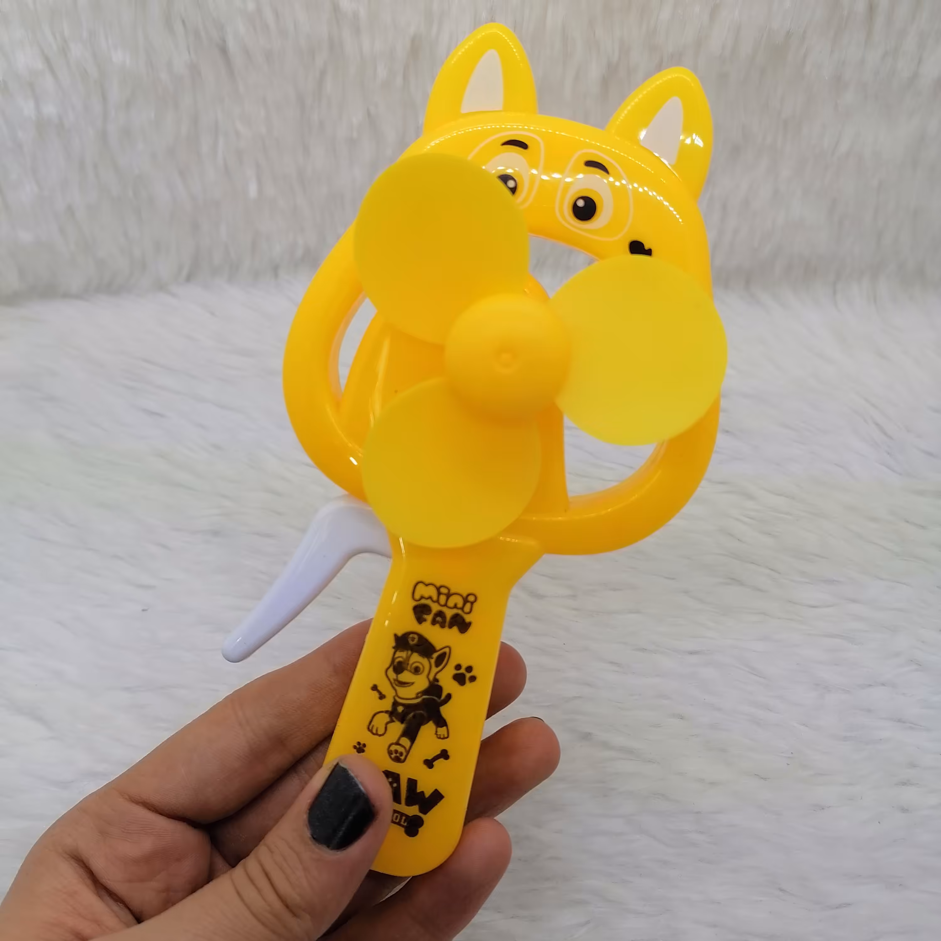 پنکه دستی شخصیتی رنگ زرد، لطفاً قبل از ثبت سفارش موجودی بگیرید 