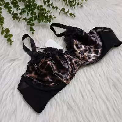 سوتین فانتزی نخپنبه و ساتن مخملی سایز90