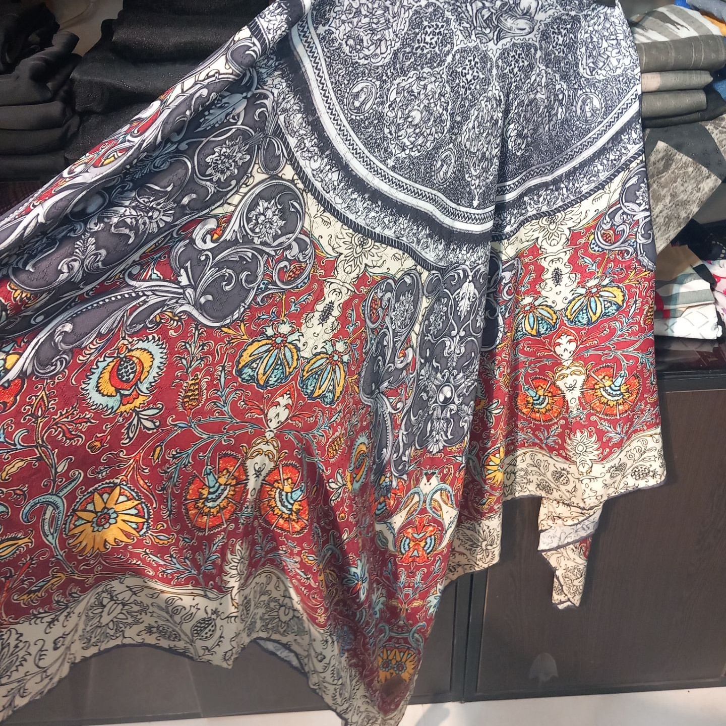 روسری مجلسی ابریشم نخ زرشکی با ارسال رایگان