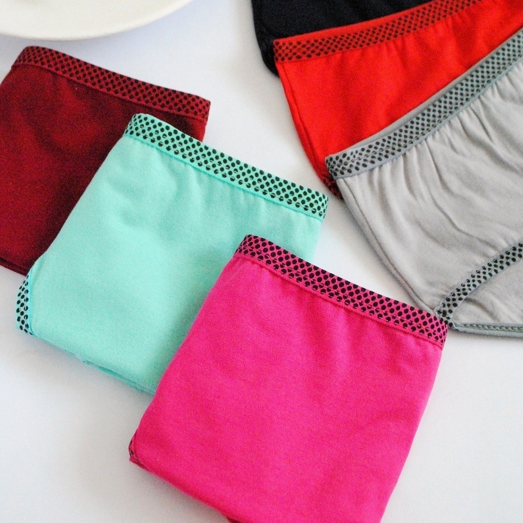 شورت نخی دور خالدار