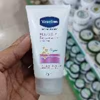 کرم مرطوب کننده و تغذیه کننده دست وازلین صورتی مناسب پوست خشک 75 میل