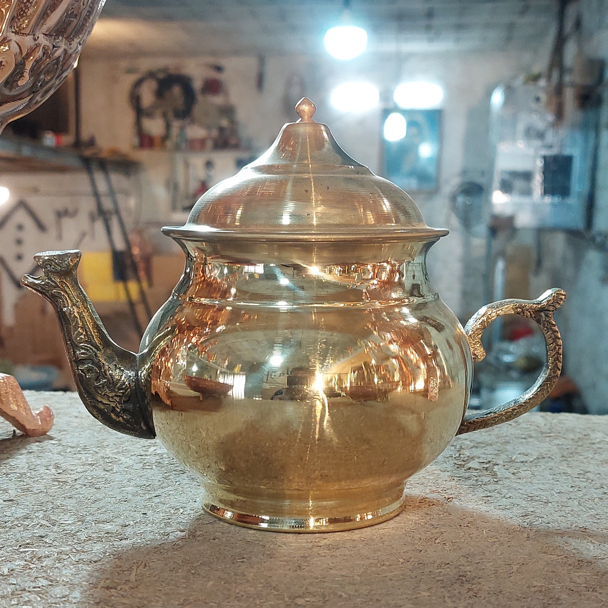 قوری 4 برنجی دارای 3مدل ساده قلم پخدار  رنگ زرد وانتیک کیفیت عالی ورق 5دهم