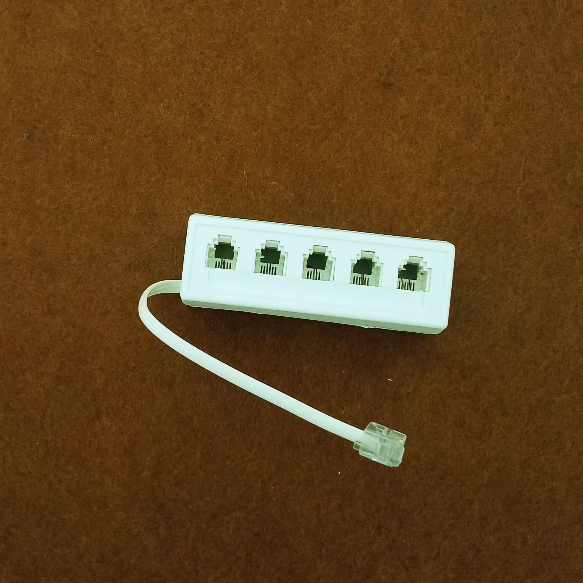 مبدل 1 به 5 تلفن امکان اتصال 5 وسیله  نظیر مودم ، فکس ، تلفن روی یک خط تلفن