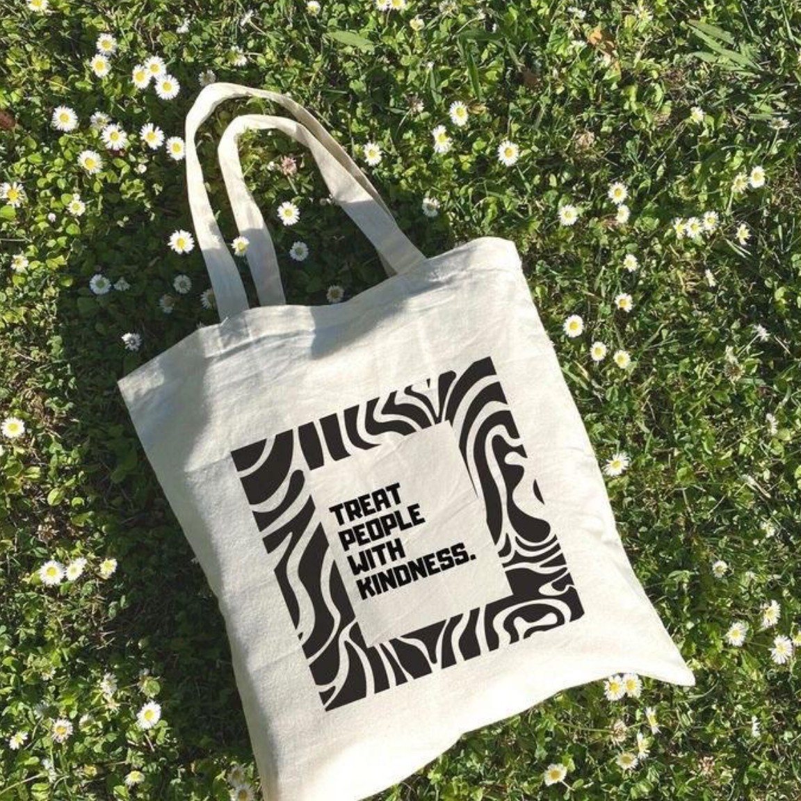 کیف پارچه ای ..مناسب برای استایل روزانه و خرید و مدرسه و دانشگاه .با ابعاد دلخواه قابل سفارش.ابعاد در اسلاید اخر..