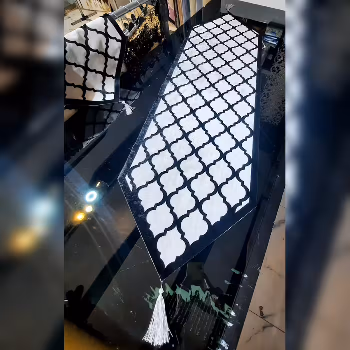 رومیزی نهارخوری مخمل دوبل مشکی سفید بسیار زیبا و خاص سایز 130در40