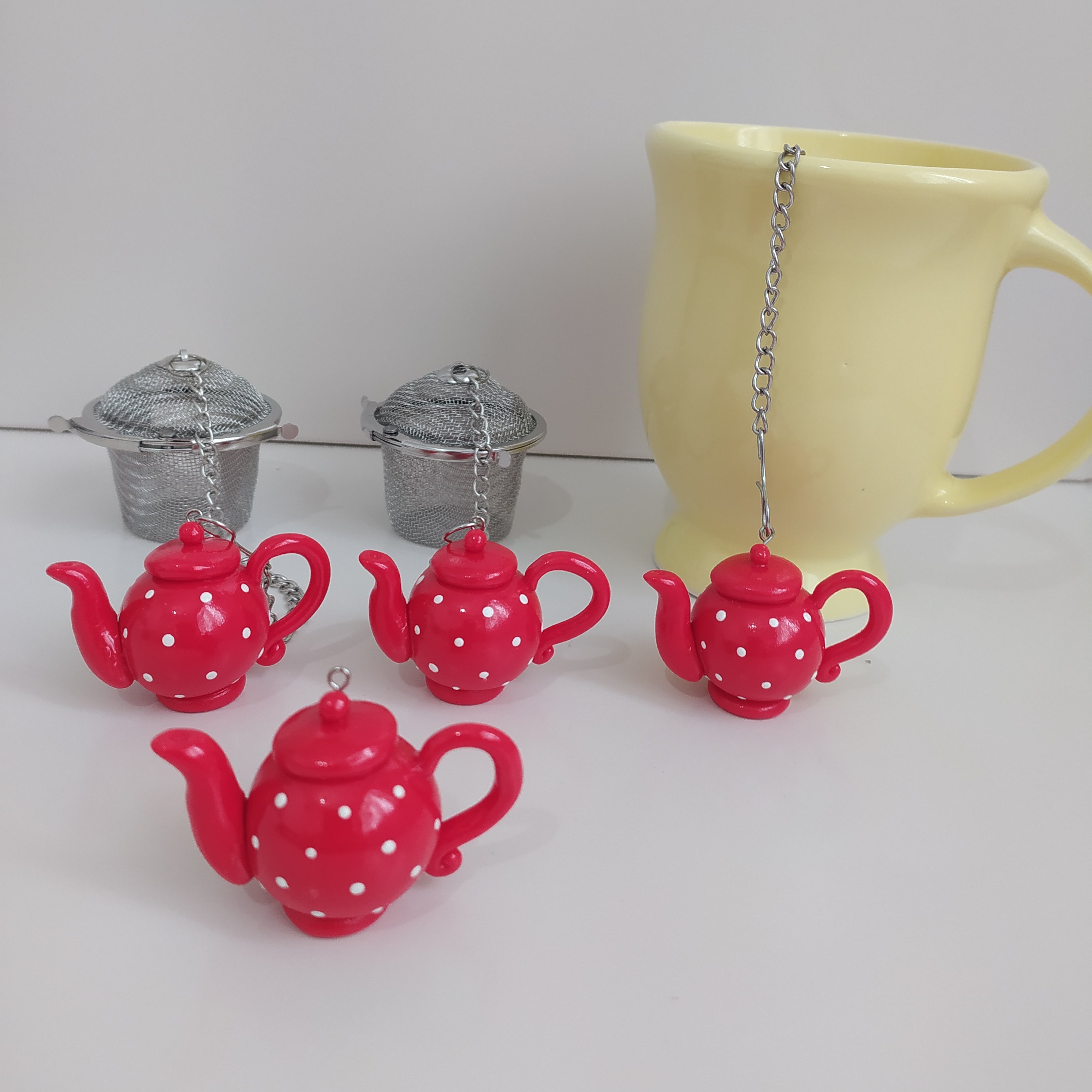 آویز صافی چای و دمنوش  طرح قوری بدون صافی استیل میباشد