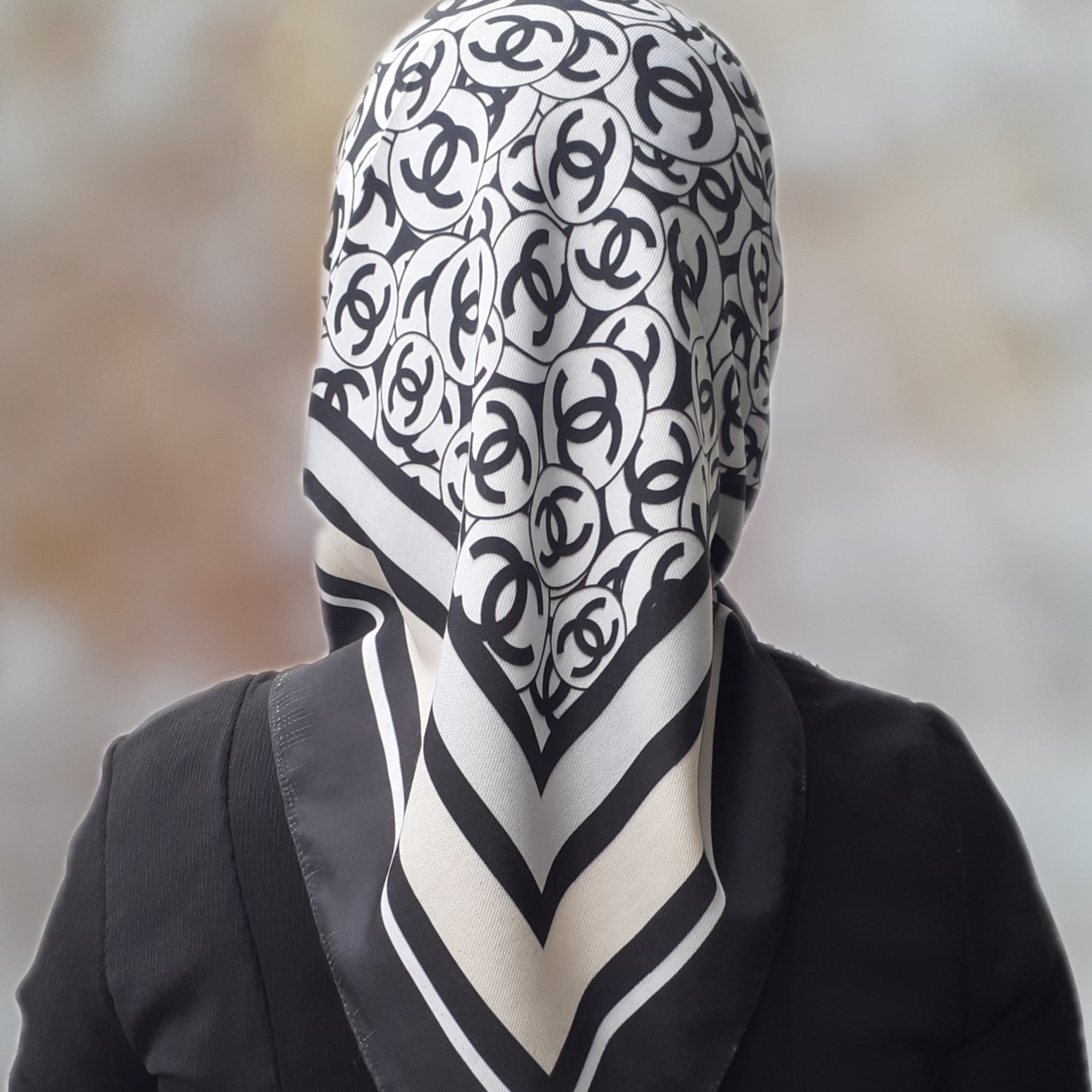 مینی اسکارف زیبا نخ ابریشم با کیفیت با ایستایی فوق العاده زیبا ،سرو لیز هم نیست
