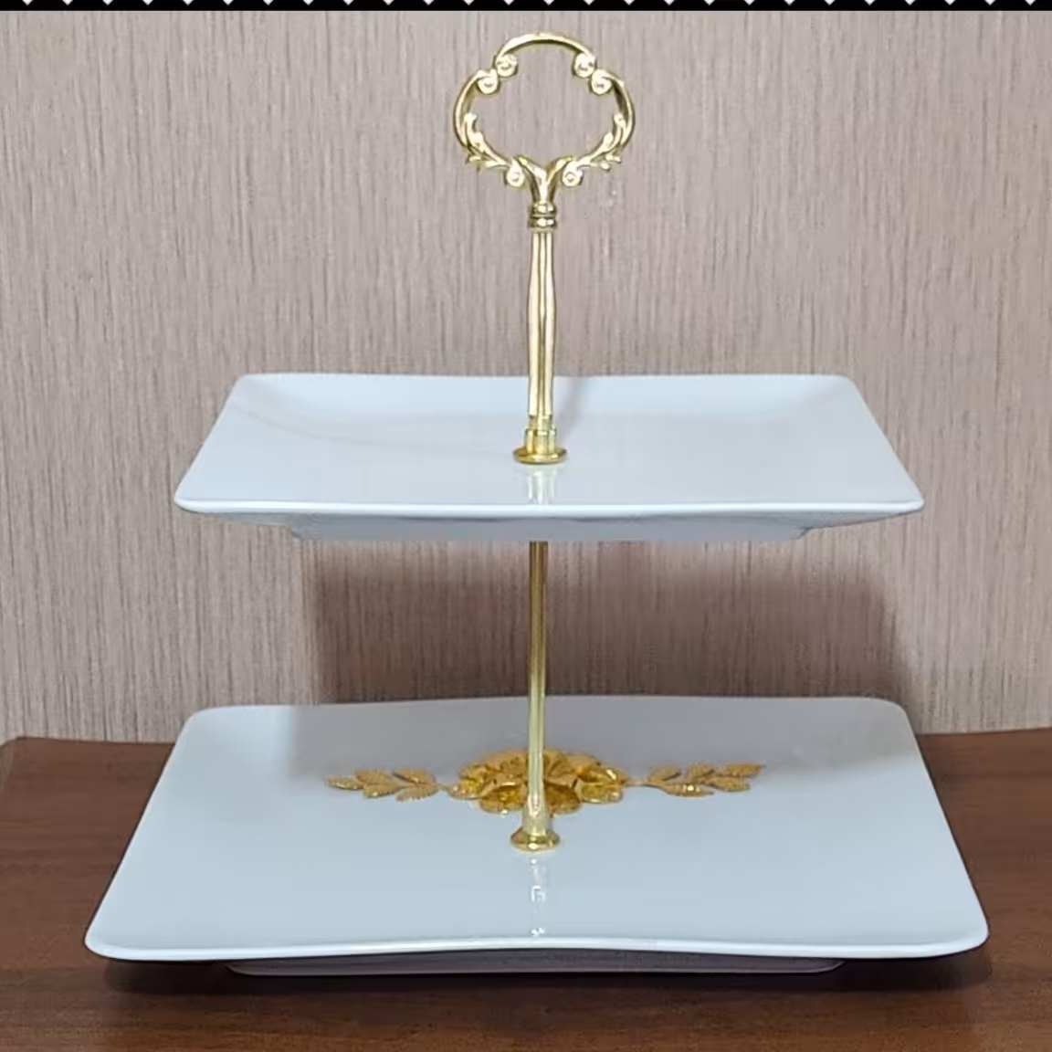 شیرینی خوری دوطبقه دسته فلزی 