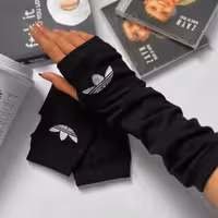 ساق دست اسپرت لاانگشتی طرح آدیداس زمینه مشکی