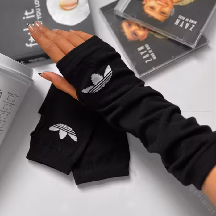 ساق دست اسپرت لاانگشتی طرح آدیداس زمینه مشکی