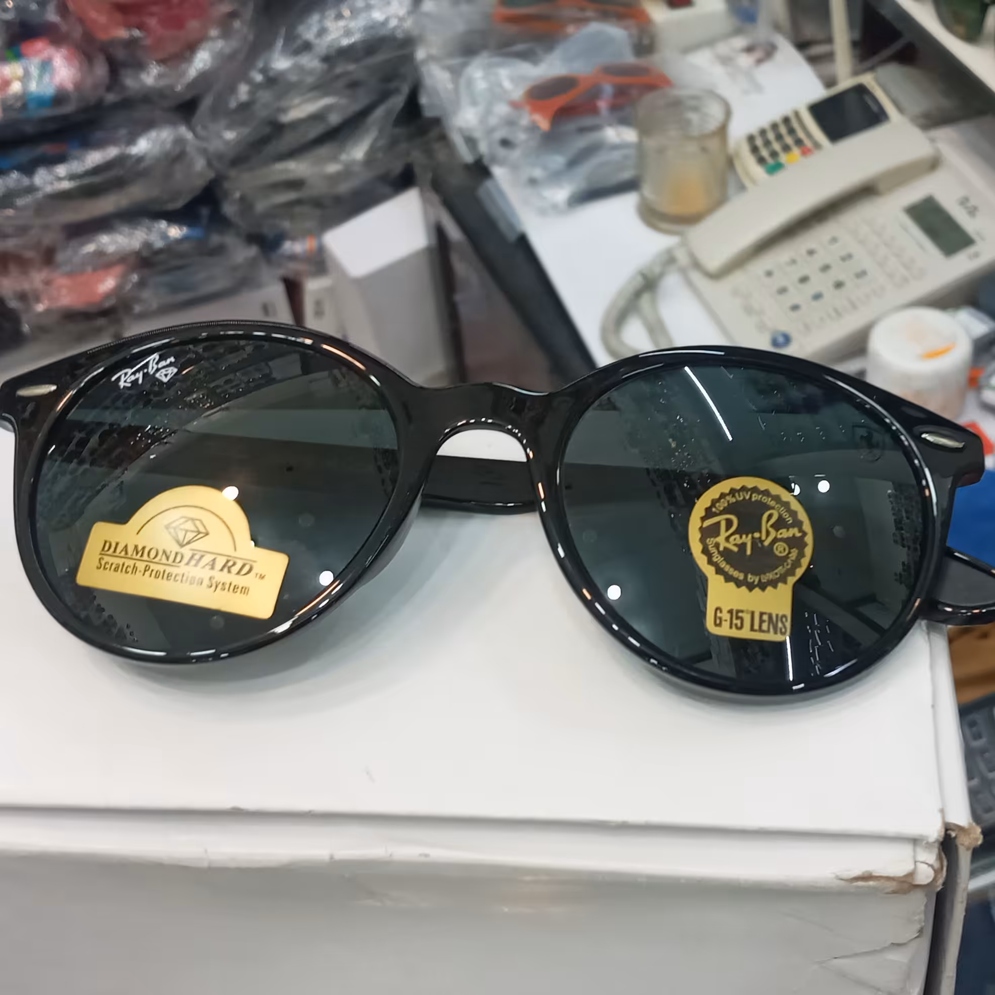 عینک آفتابی مردانه و زنانه مارک ریبن شیشه سنگ .دارای رنگبندی 