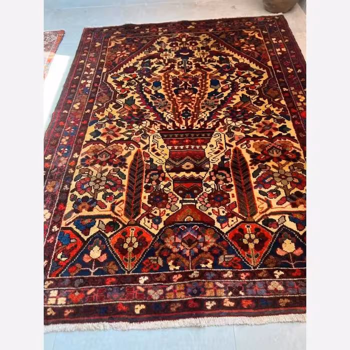 فرش دستباف بختیار نقش گلدانی /ارسال پسکرایه