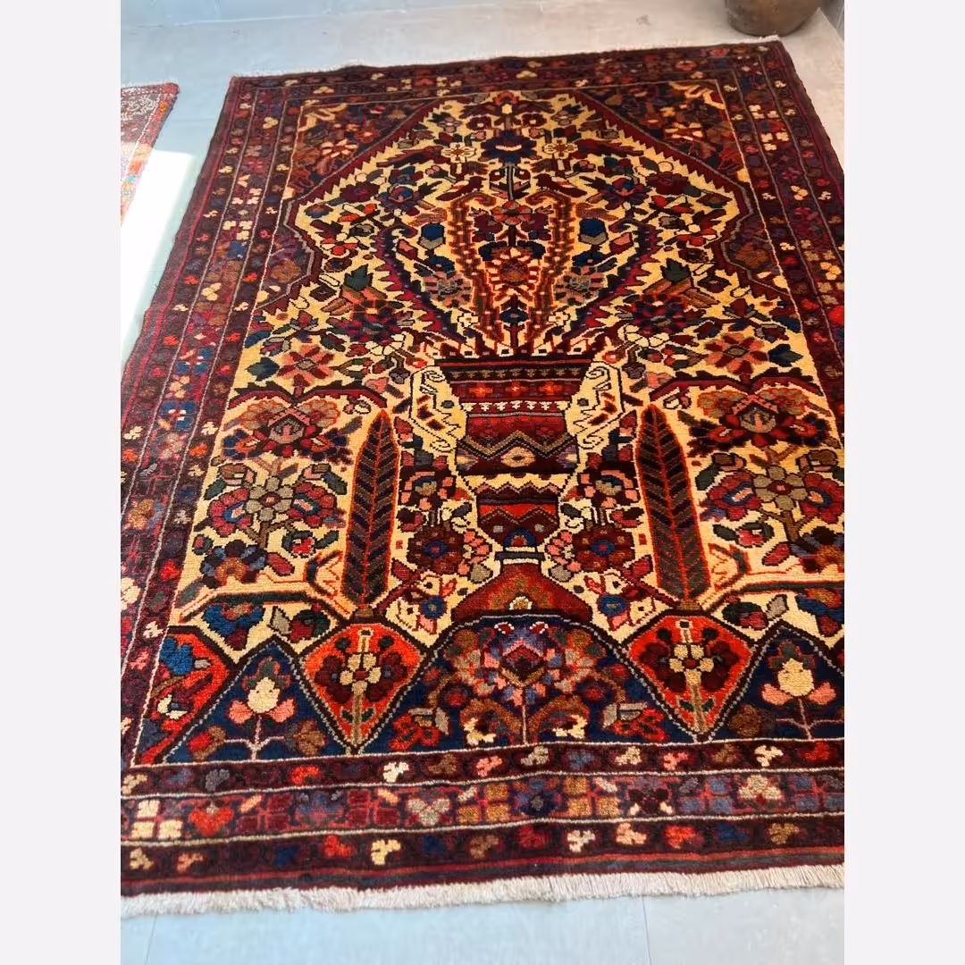 فرش دستباف بختیار نقش گلدانی /ارسال پسکرایه