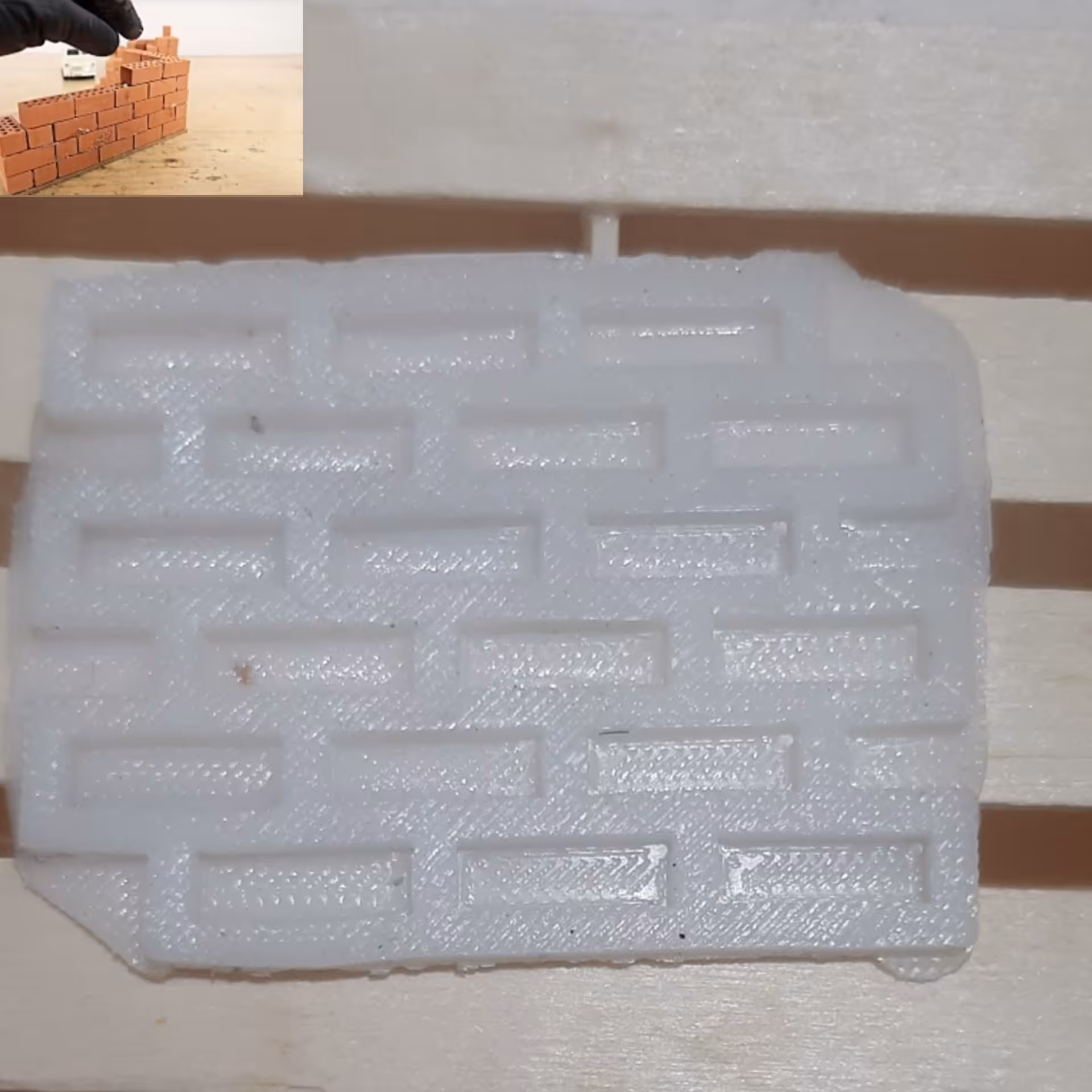 قالب آجر مینیاتوری کوچک اندازه خود قالب کامل 7سانت طول در عرض 5سانت ارتفاع 1سانت