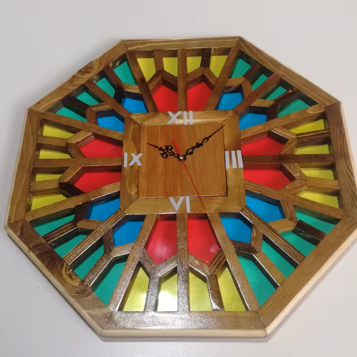 ساعت گره چینی چوب روس به ابعاد 50در50 رنگ قهوه ایی با پوشش سیلر وپلی 