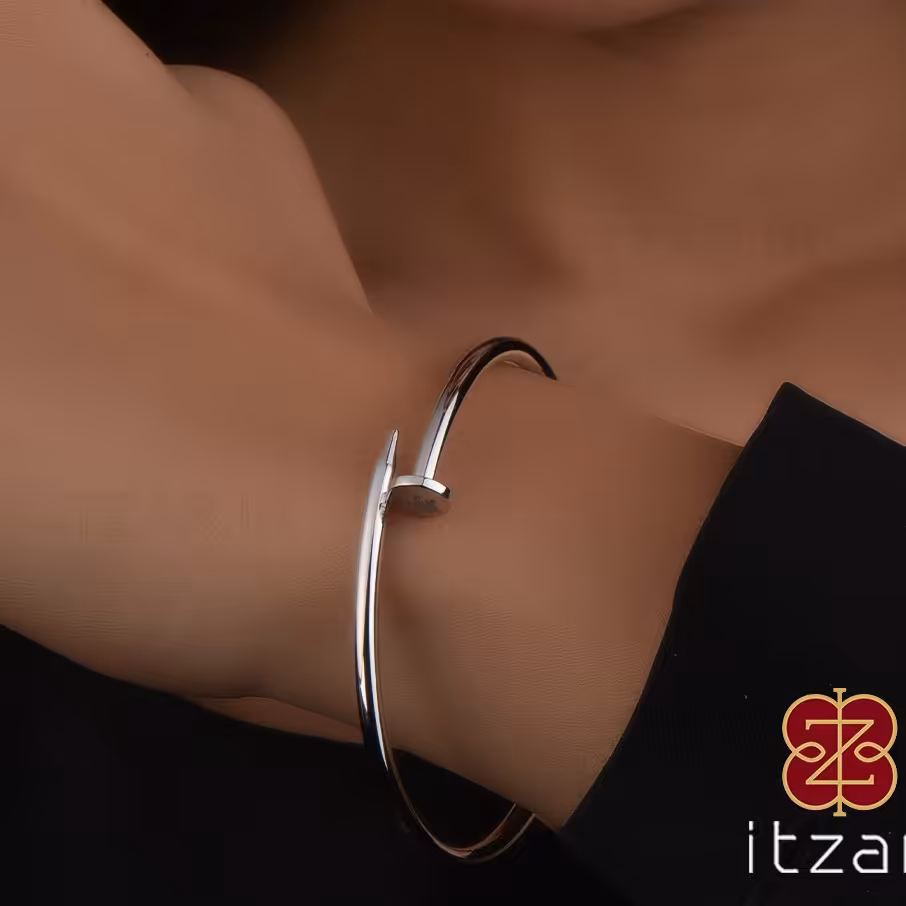 دستبند طرح میخ رنگ دودی و تقره ای 