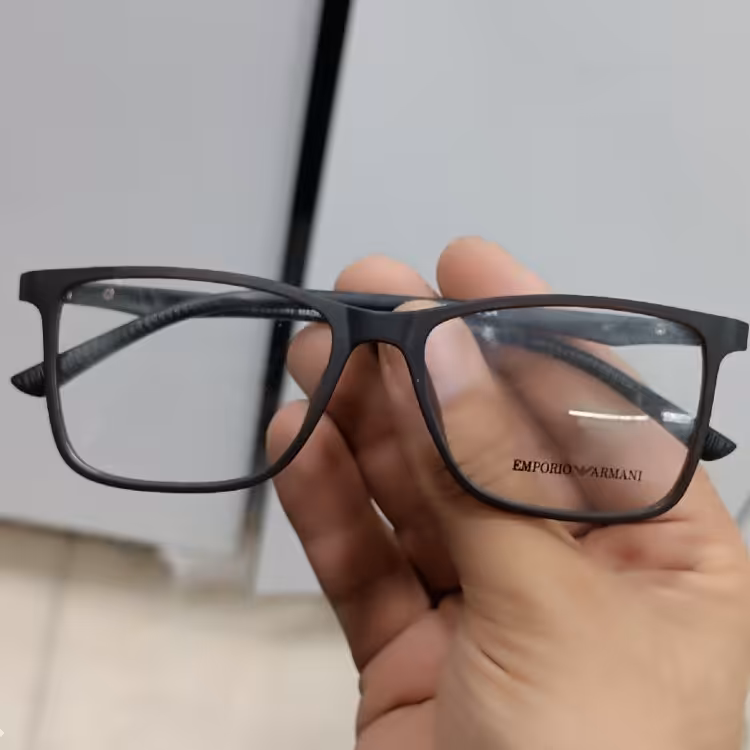 عینک طبی اسپرت با عدسی فتو کرومیک 