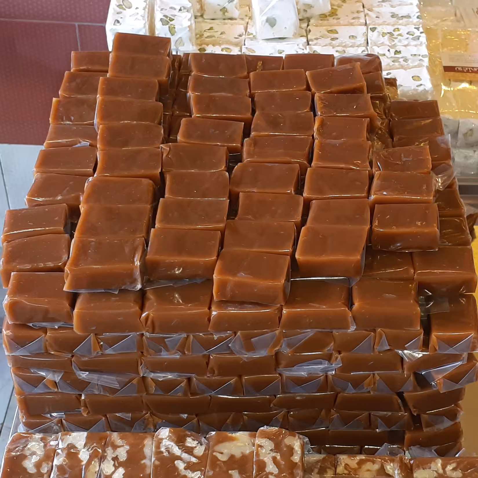 شکلات ریس ( کره ای شیری بدون مغز) ( 1 کیلویی ) رو