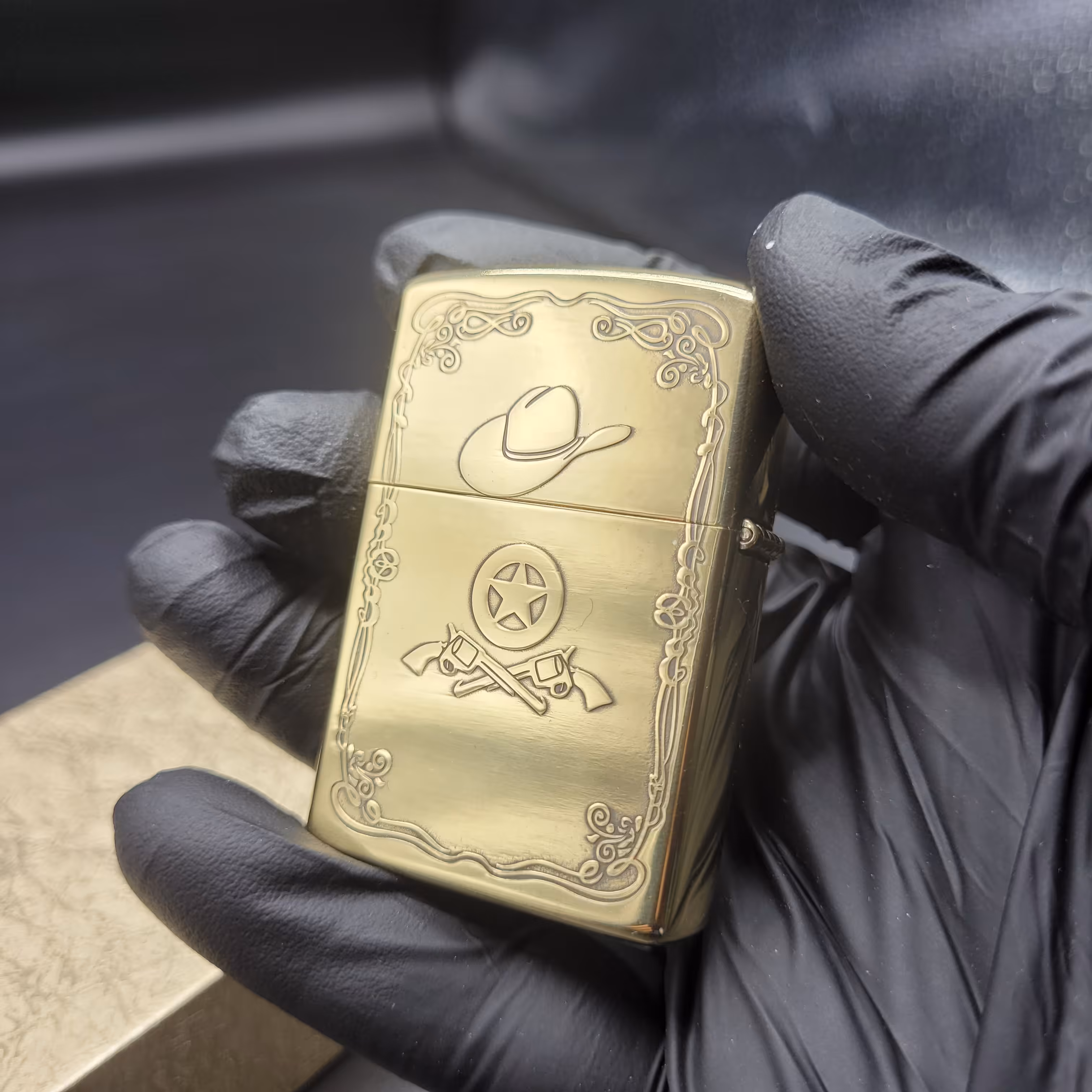 فندک بنزینی برند چیف طرح دختر کابویی