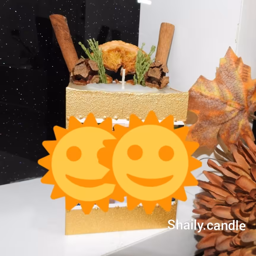 شمع مکعب دارچین و پرتقال عکسدار با رنگ متالیک طلایی