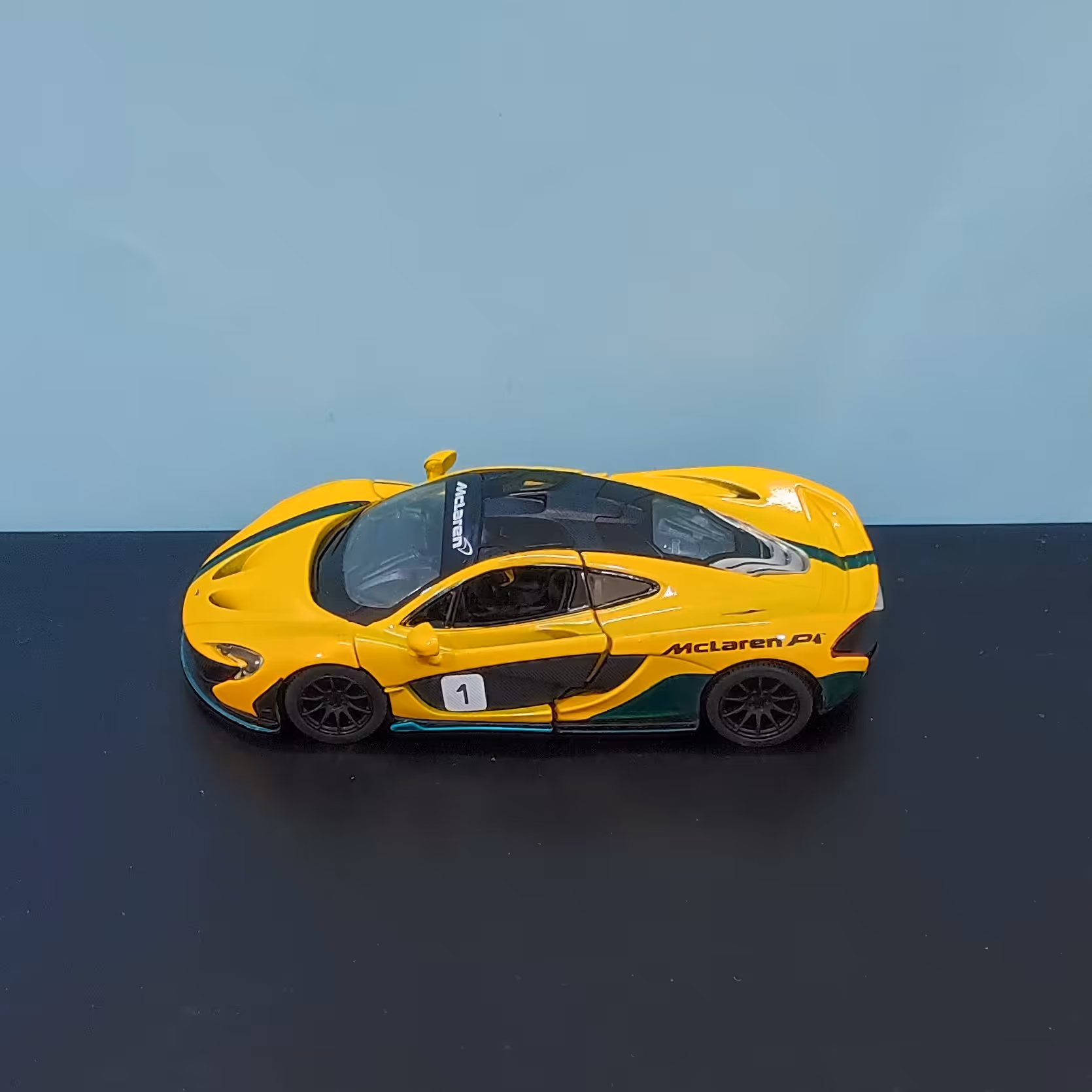 ماشین فلزی مک لارن P1 اسپرت کینزمارت رنگ زرد Kinsmart کینسمارت  McLaren P1 With Printing

