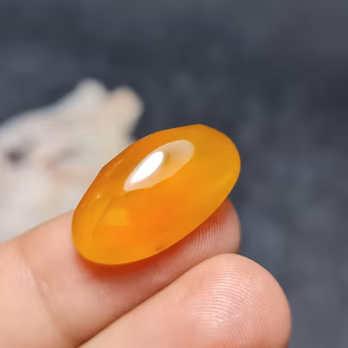 نگین زیبای سنگ عقیق عسلی خوش رنگ معدنی خراسانی با تراش فست
کد 28590
