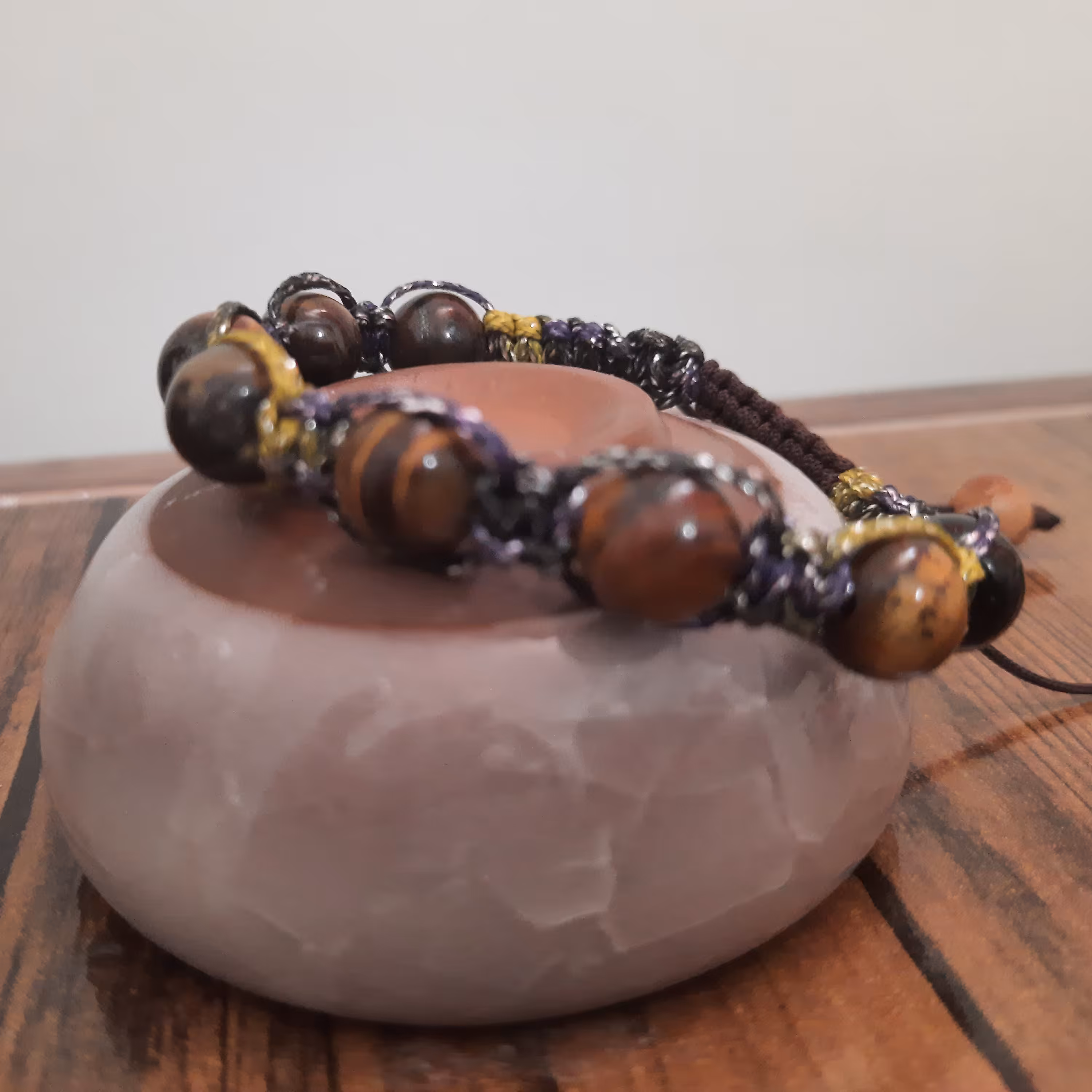 دستبند چشم‌ببر  با بافت زیبا سایز متوسط برای متولدین خرداد مرداد شهریور 