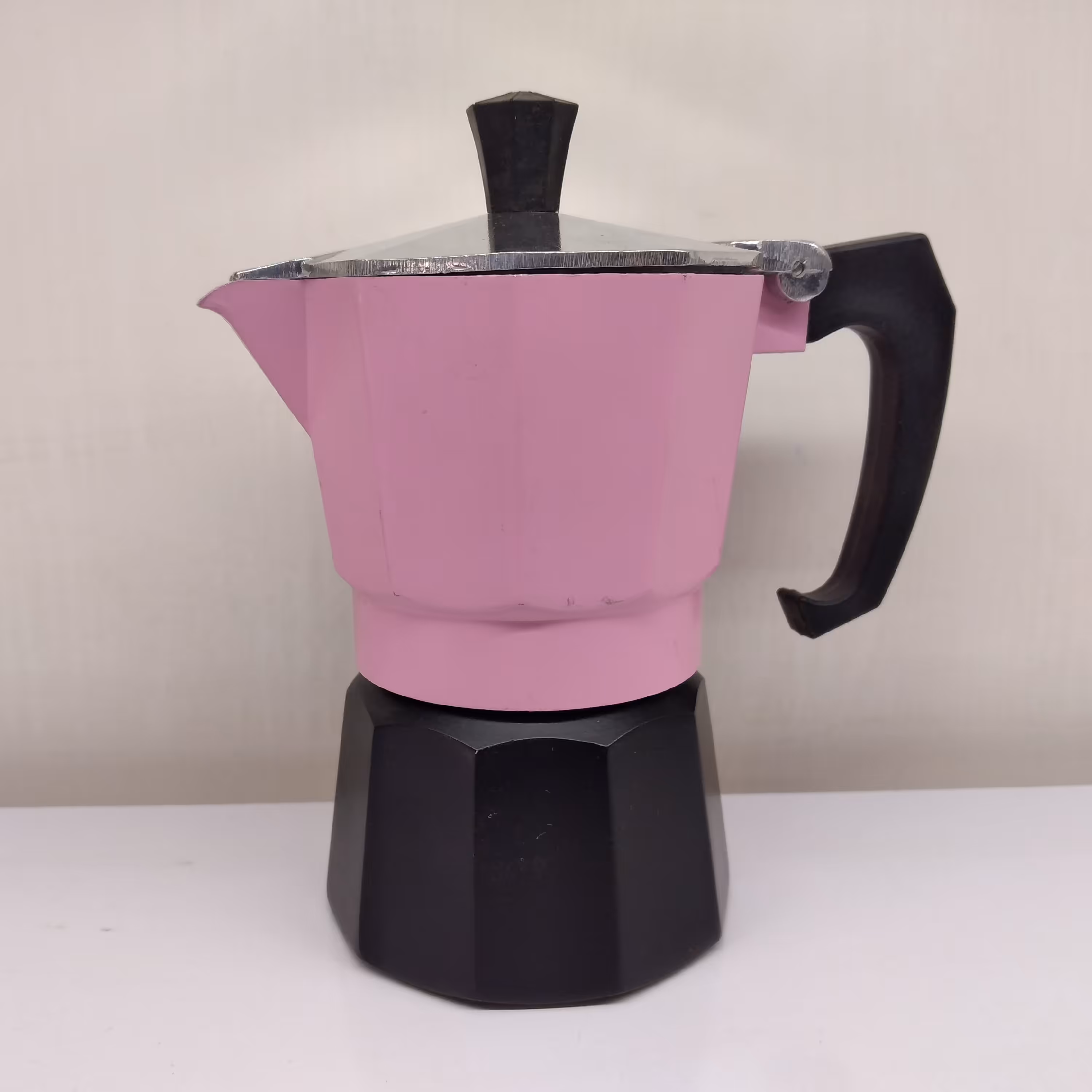 اسپرسو ساز ساده دو نفره موکاپات روگازی آلومینیومی صورتی مشکی قهوه ساز