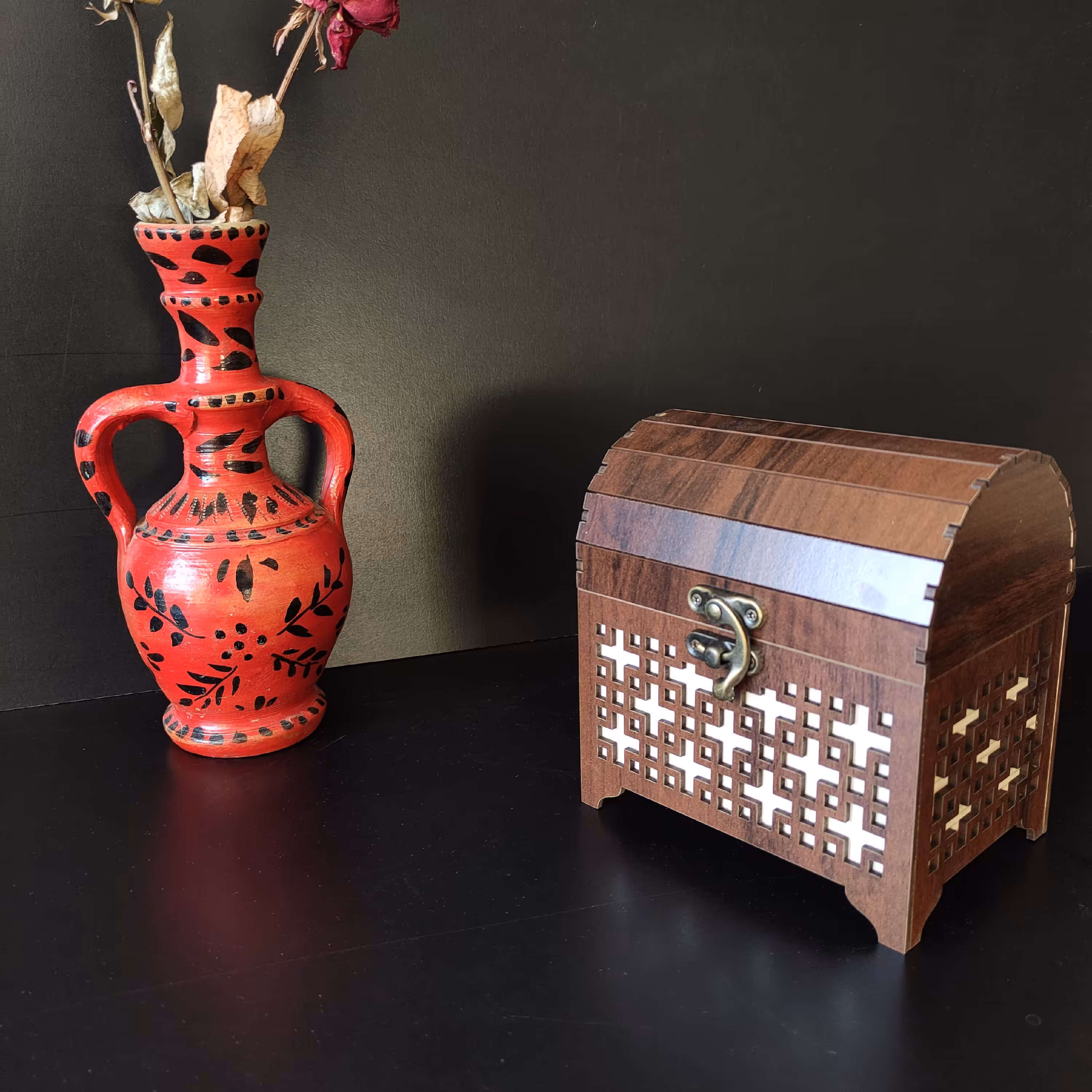 صندوقچه چوبی قهوه ای پررنگ