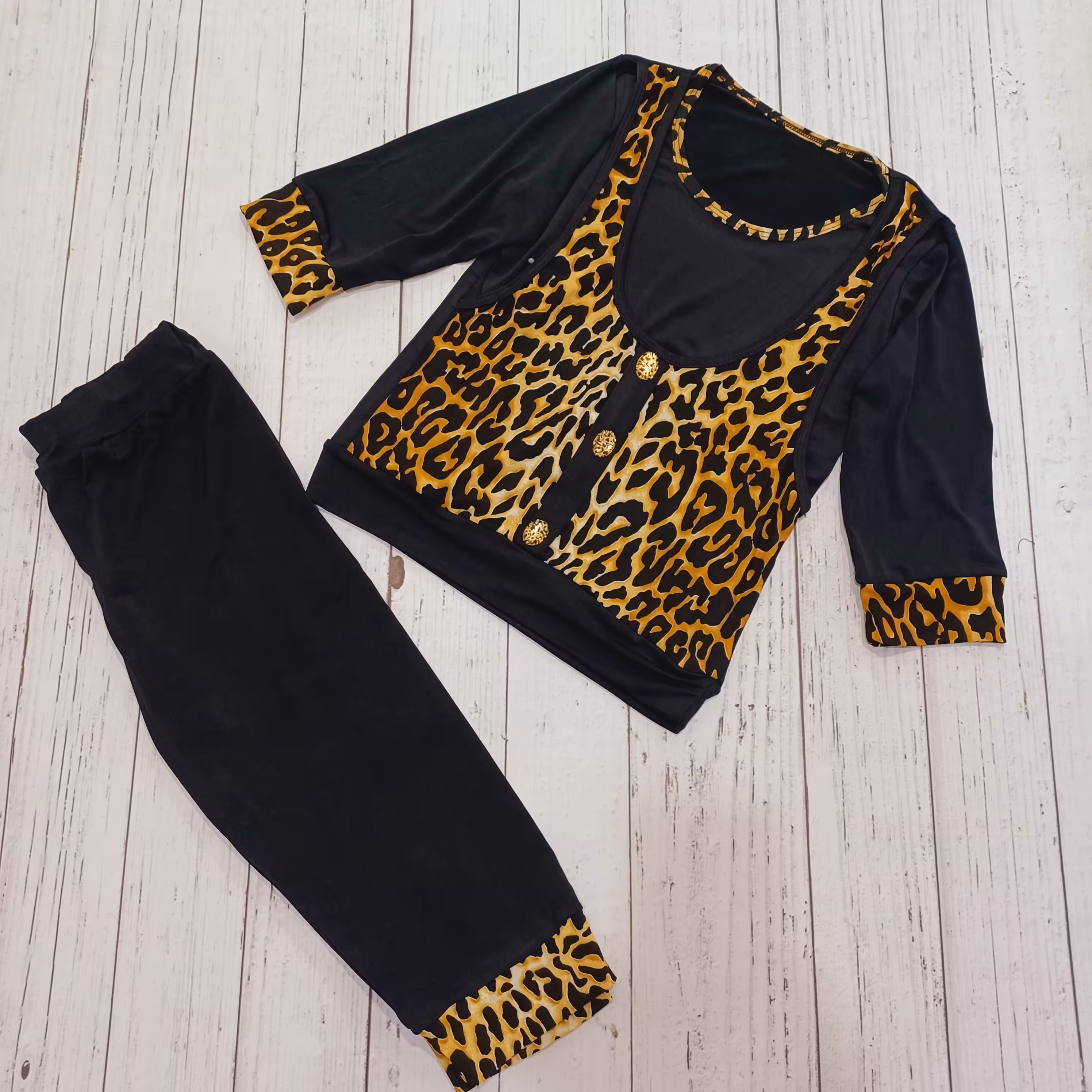 ست بلوزو شلوارک  پلنگی 