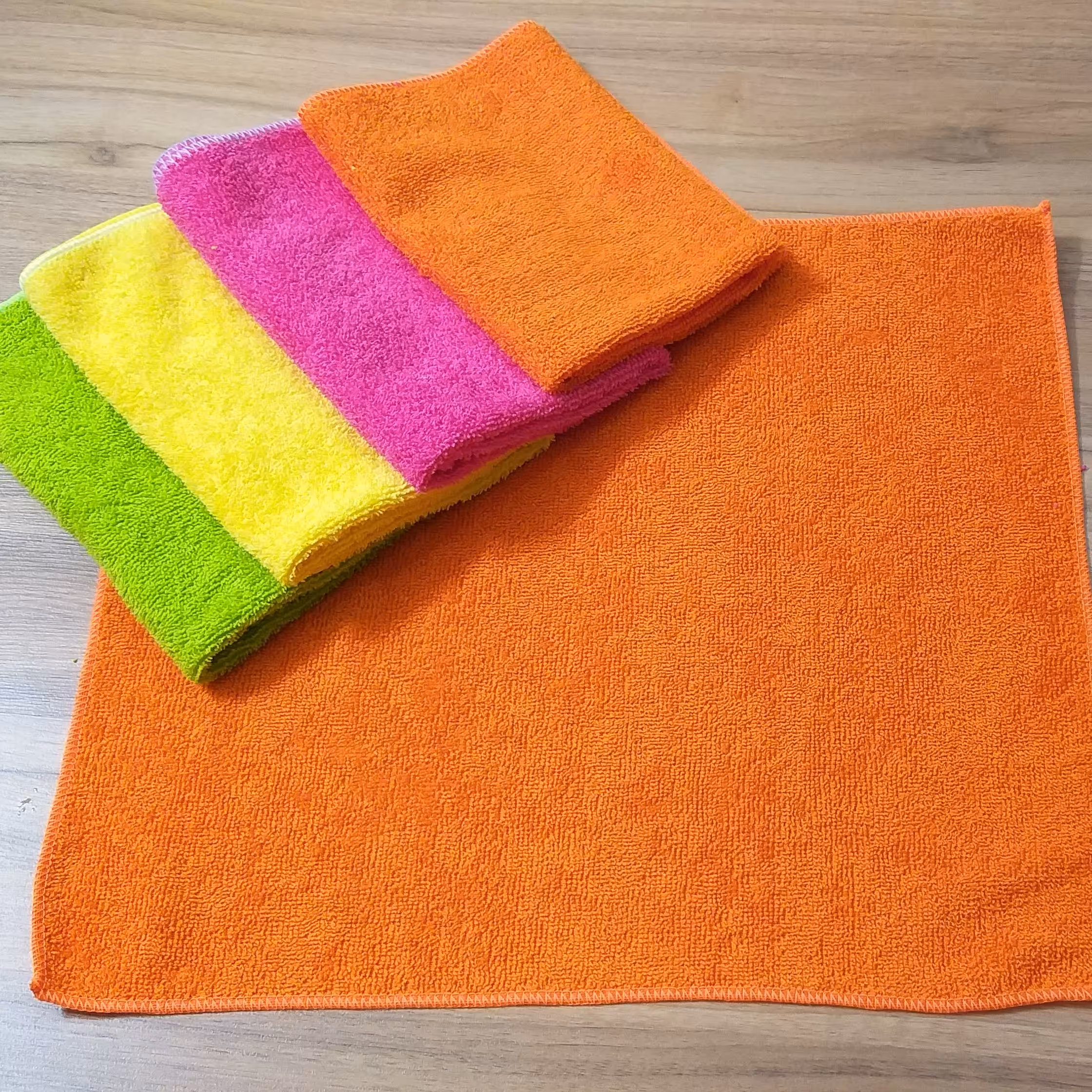 دستمال  40×40 با ابگیری فوق العاده بالا در چهار رنگ فوق العاده جذاب