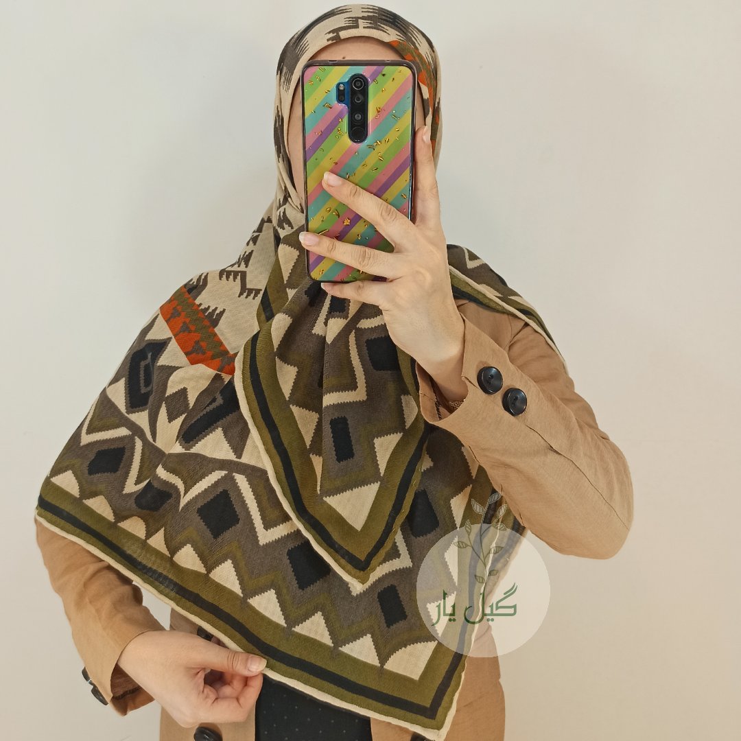 روسری نخی پاییزه کرم/سبز قواره 120 ( با کیفیت و ایستایی بالا)
