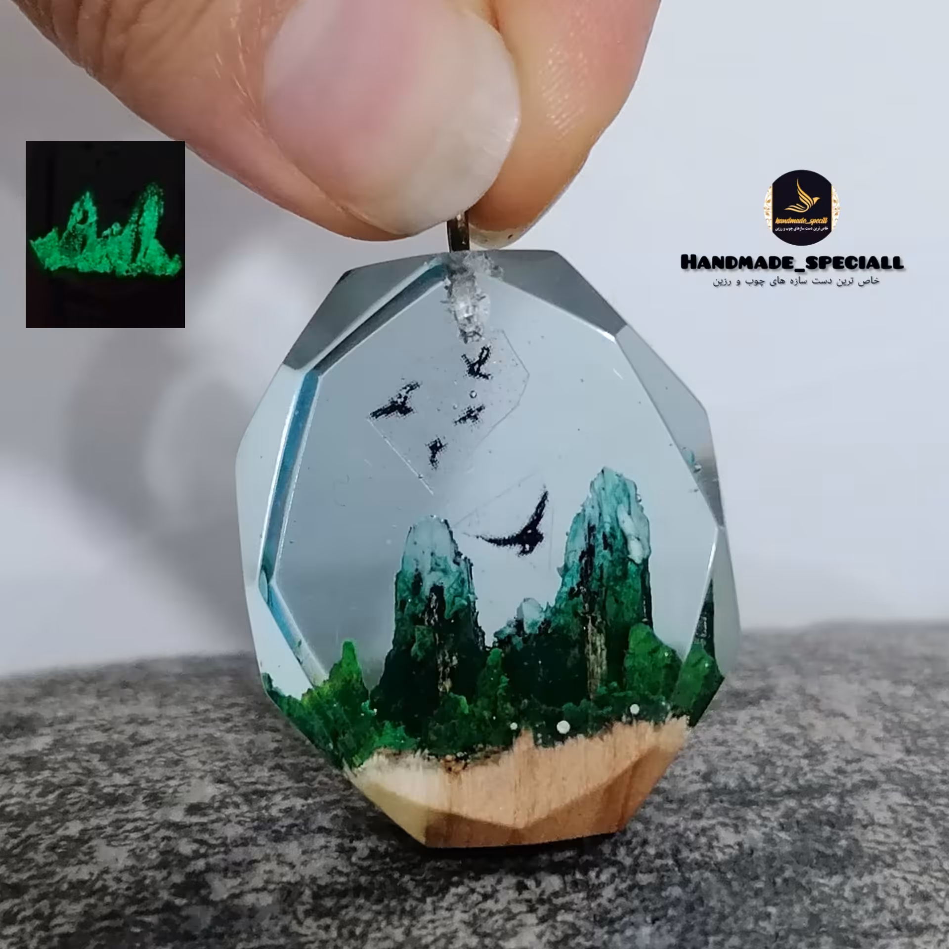 گردنبندچوب و رزین تراش الماس طرح طبیعت سه بعدی(شب تاب) خاص ترین دست سازه های چوب و رزین  هدیه متفاوت عیدی خاص 