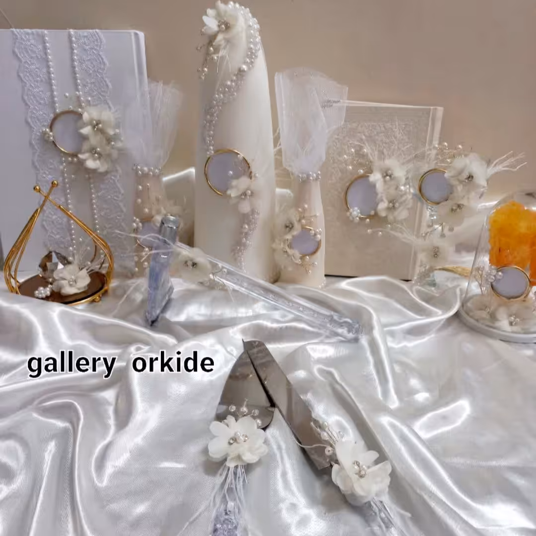 ست سلطنتی کریستال کله قند+دفتربله برون+قرآن کریم+جام عسل+قندساب +جاحلقه+قندشکن+کاردوچاقو اس+قلم+پایه قلم کریستال+چاپ اسم