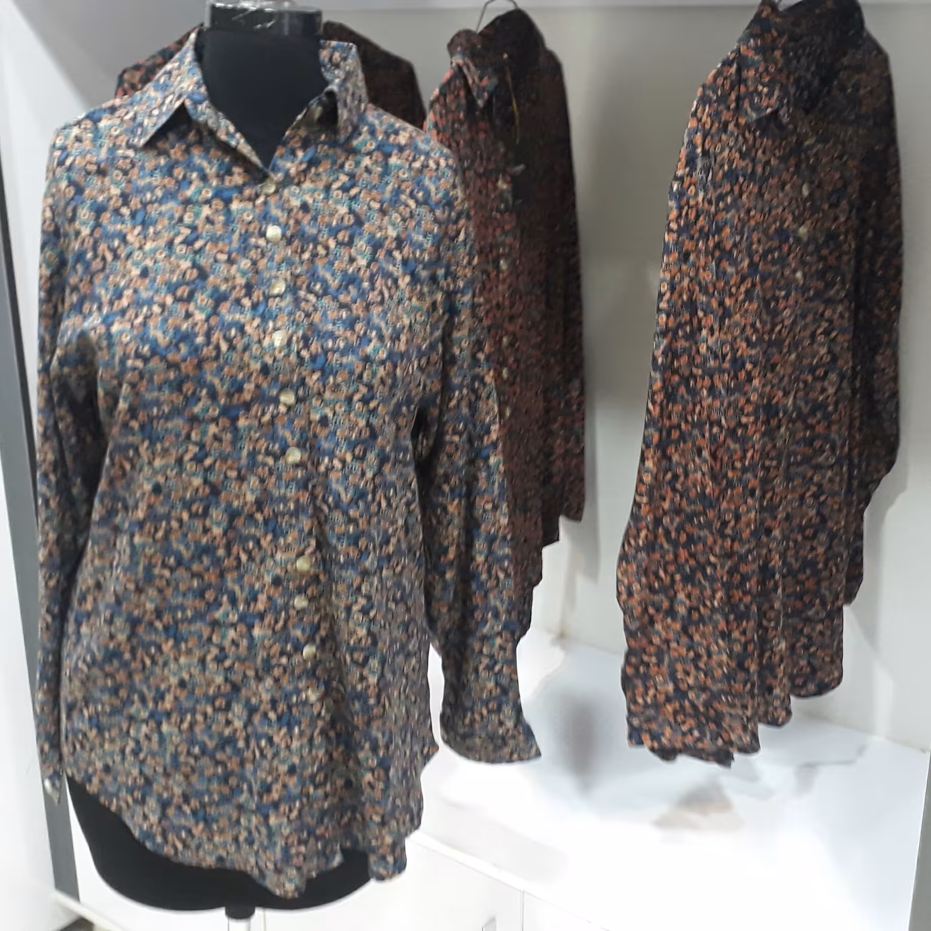 بلوز های نخی  با پارچه خارجی طرح دار گل ریز  