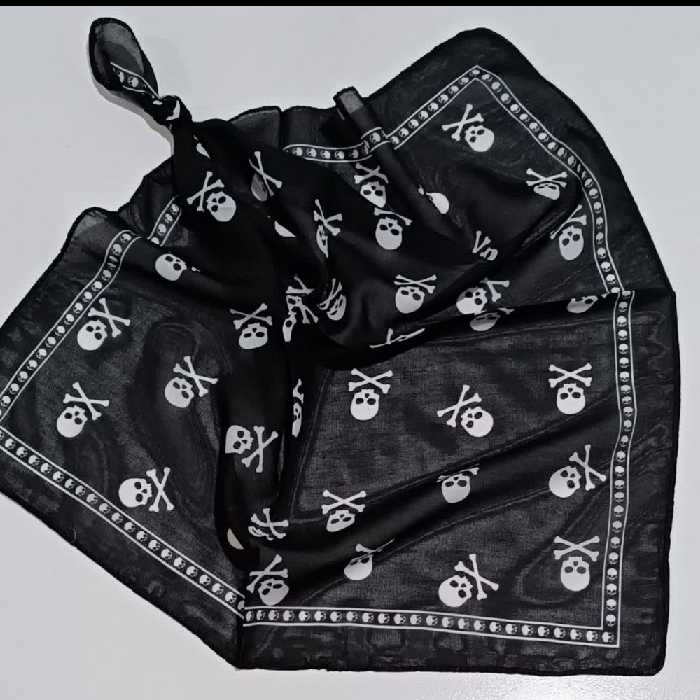 دستمال سر باندانا مینی دور دوخت سبک و اصلا لیز نمیخوره 