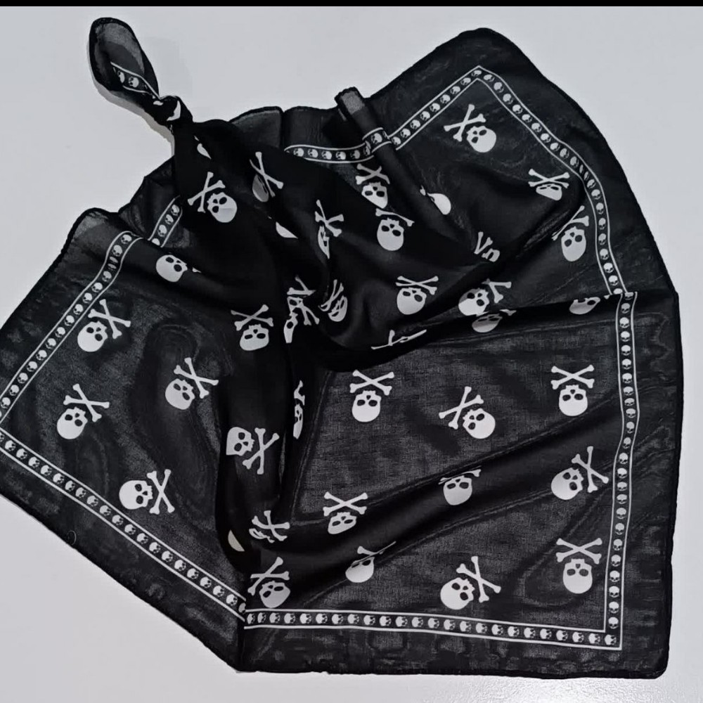 دستمال سر باندانا مینی دور دوخت سبک و اصلا لیز نمیخوره 