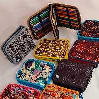 کیف وجامدای 60رنگ مدادرنگی ها نمایشی هست (پس کرایه)