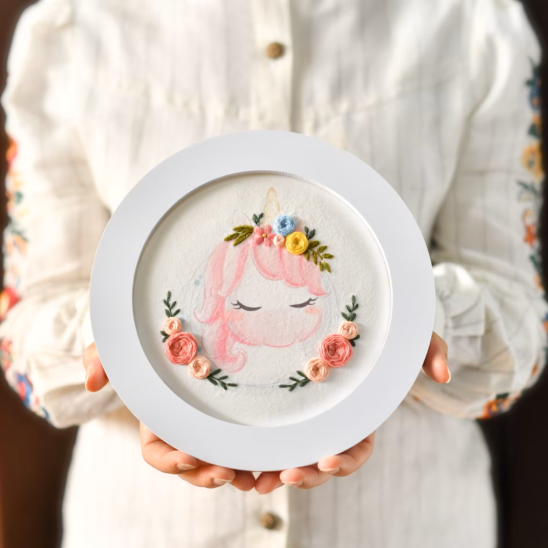 تابلو دکوراتیو مدرن هنری، گلدوزی شده با دست، اکسسوری اتاق کودک(تابلو تک، طرح اسب آرزوها)