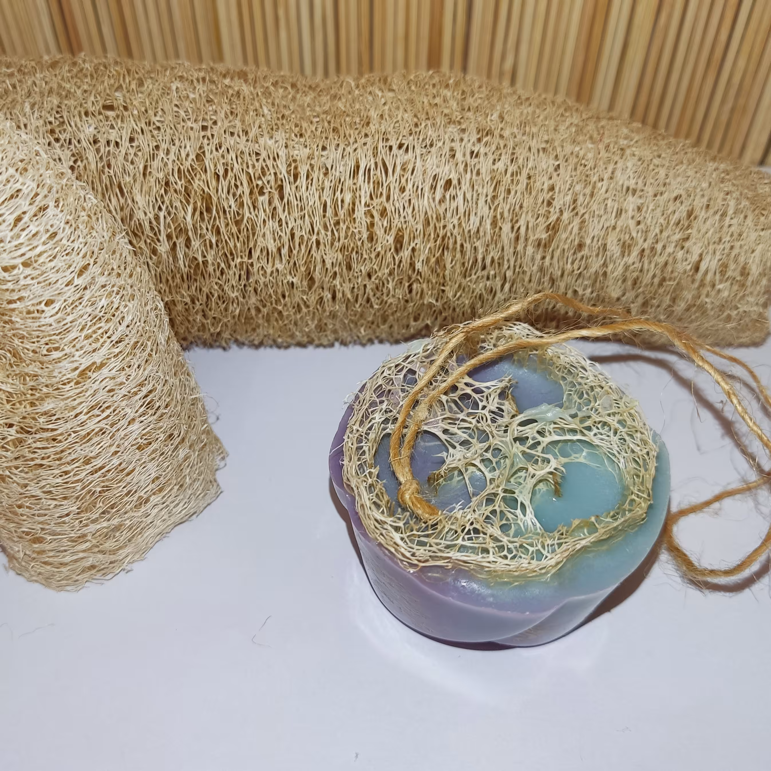 صابون لوفا ( گلیسیرینه گیاهی دست‌ساز حدود 60 گرمی)