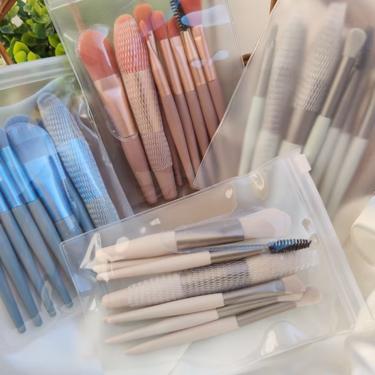 
ست8تایی براش دسته چوبی در 4 رنگ زیبا و جذاب برای داخل کیف آرایشی