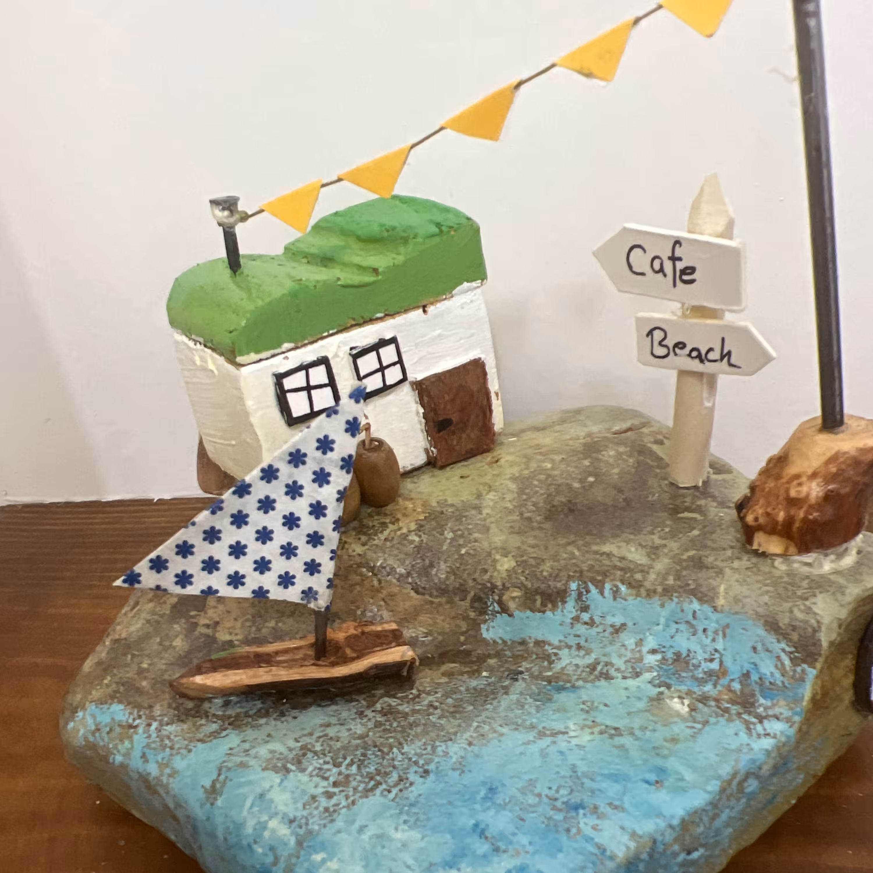 کافه ساحلی دکوری