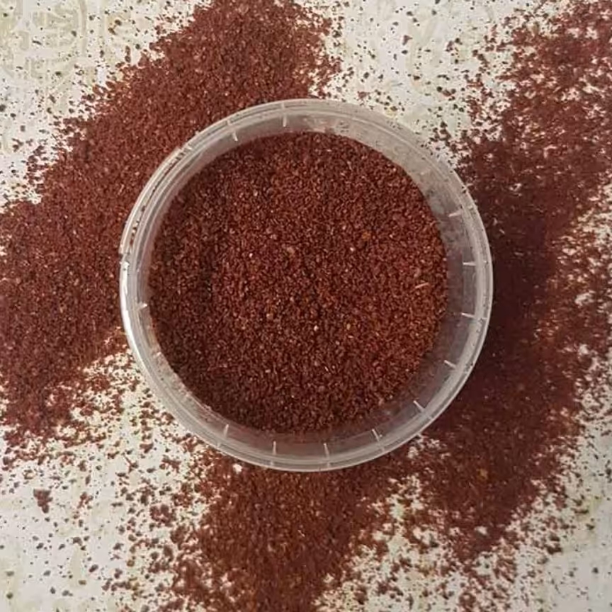 سماق قهوه ایی  کوبیده شده درجه 1  100گرمی