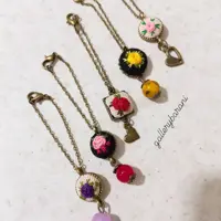 آویز گلدوزی شده ساعت