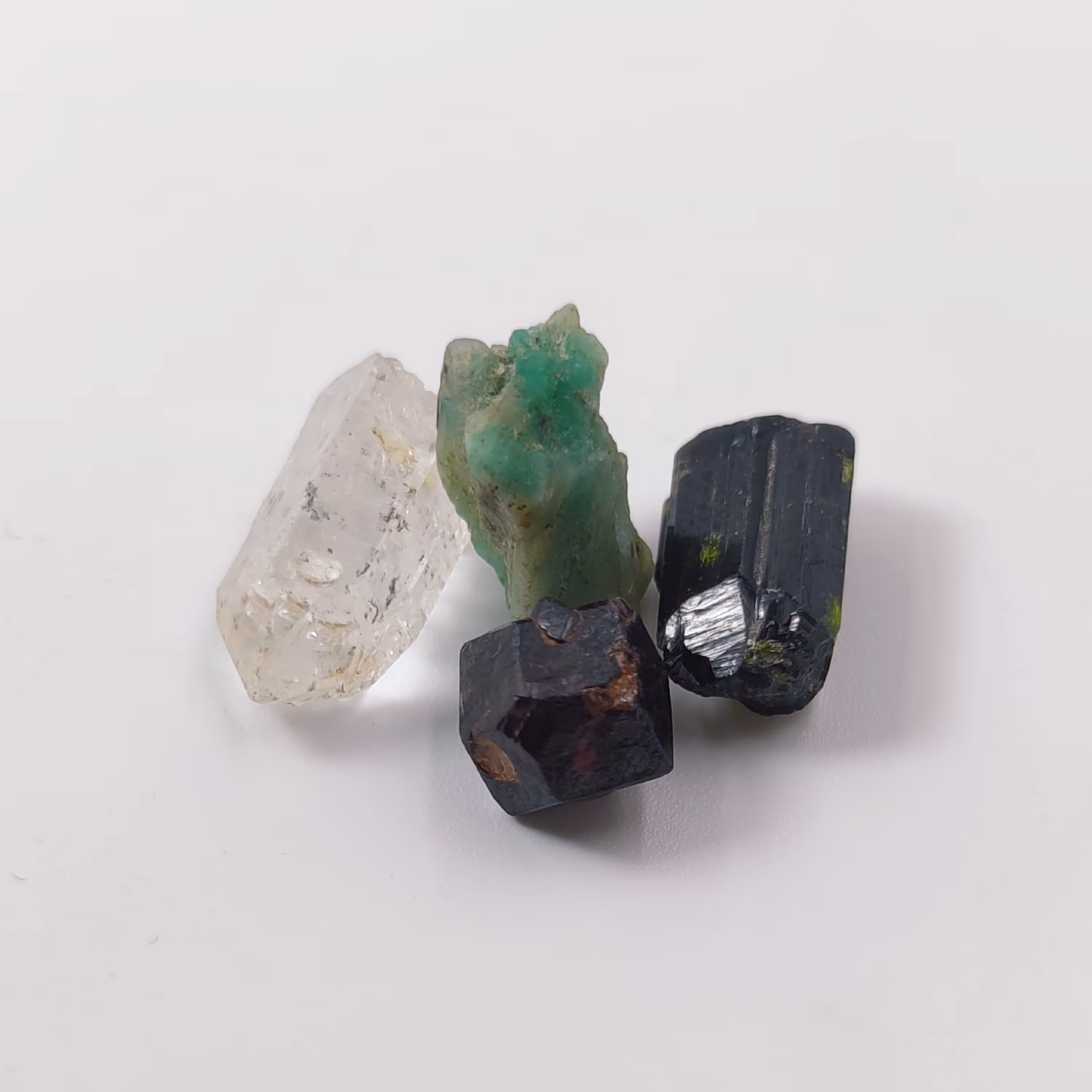 مجموعه چهار عددی سنگ های جواهری معدنی