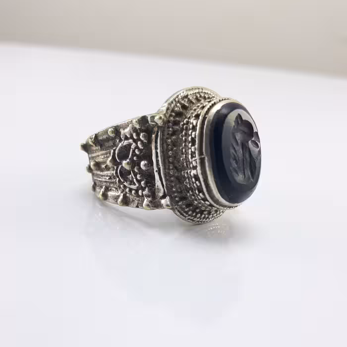 انگشتر ورشو کهنه و کلکسیونی زیبا با نگین اونیکس