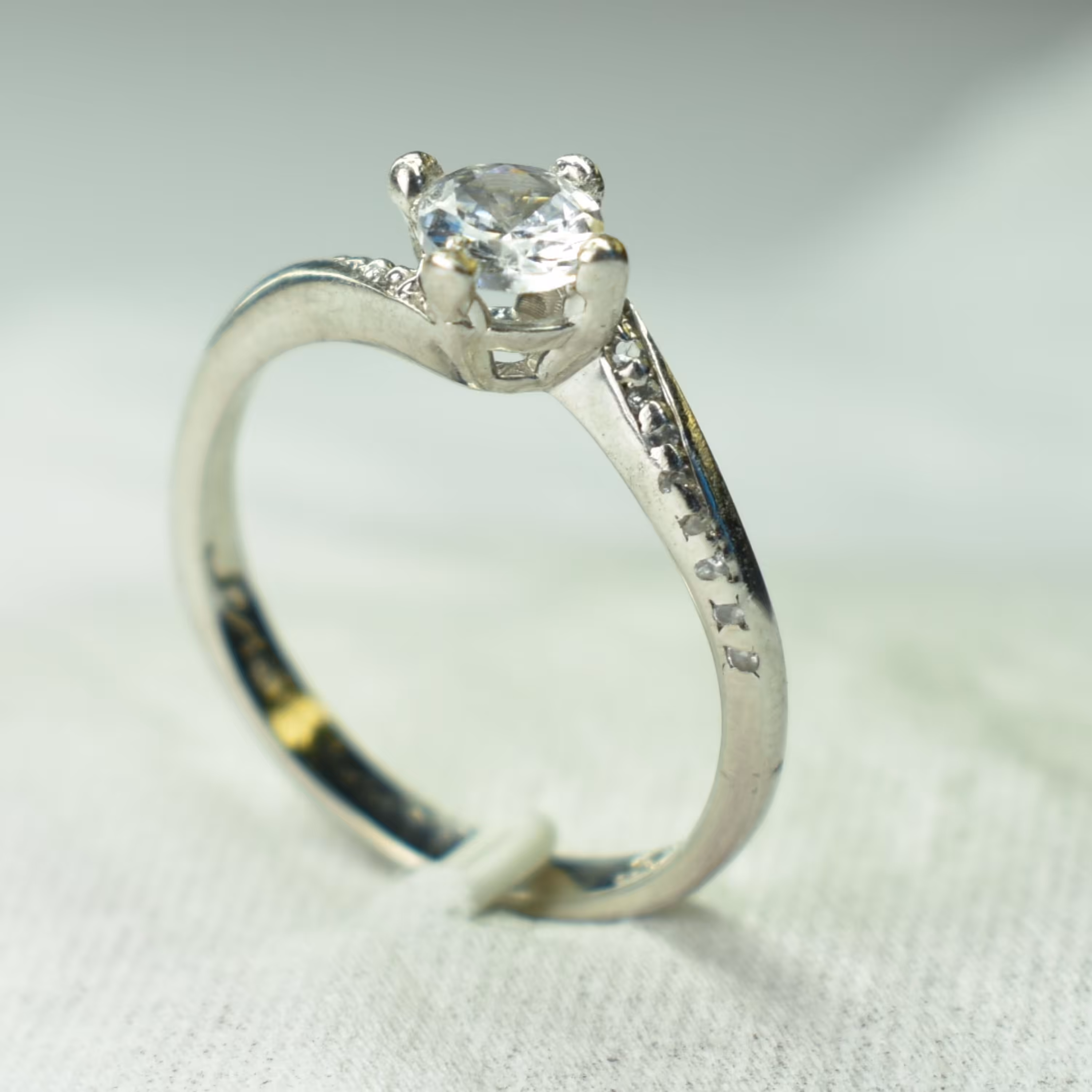 انگشتر نقره زنانه  سولیتر کد 412 آبکاری طلا سفید آقابزرگ