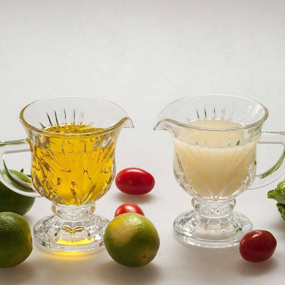 سس خوری پایه دار دو عددی بلور شفاف در خانه مدرن
